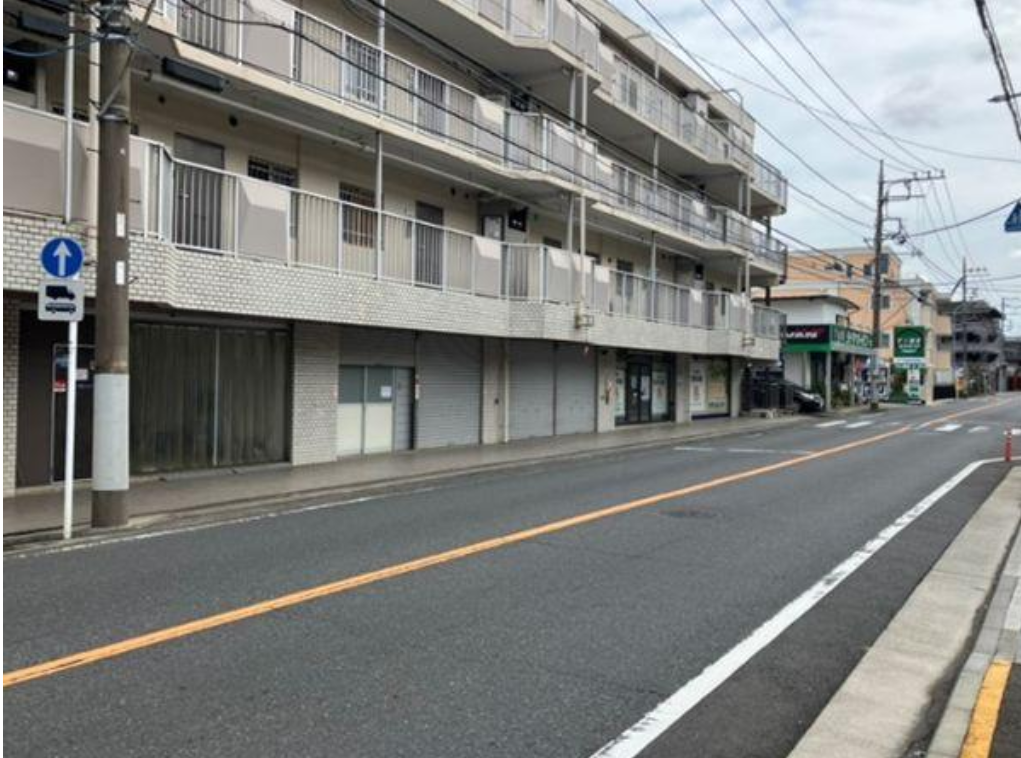 横浜市都筑区佐江戸町523-1 サンコート中山