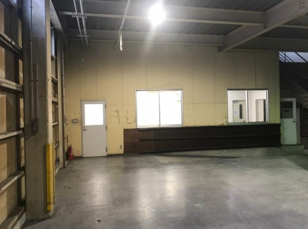 川崎市宮前区初山2-1-40　初山倉庫