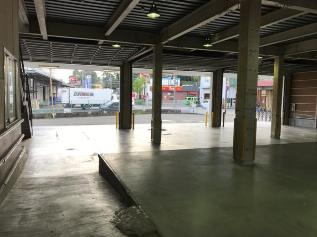 川崎市宮前区初山2-1-40　初山倉庫