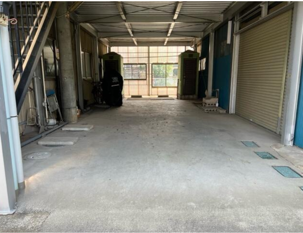 越谷市大字西新井129-2 西新井貸倉庫