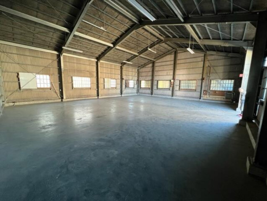 越谷市大字西新井129-2 西新井貸倉庫