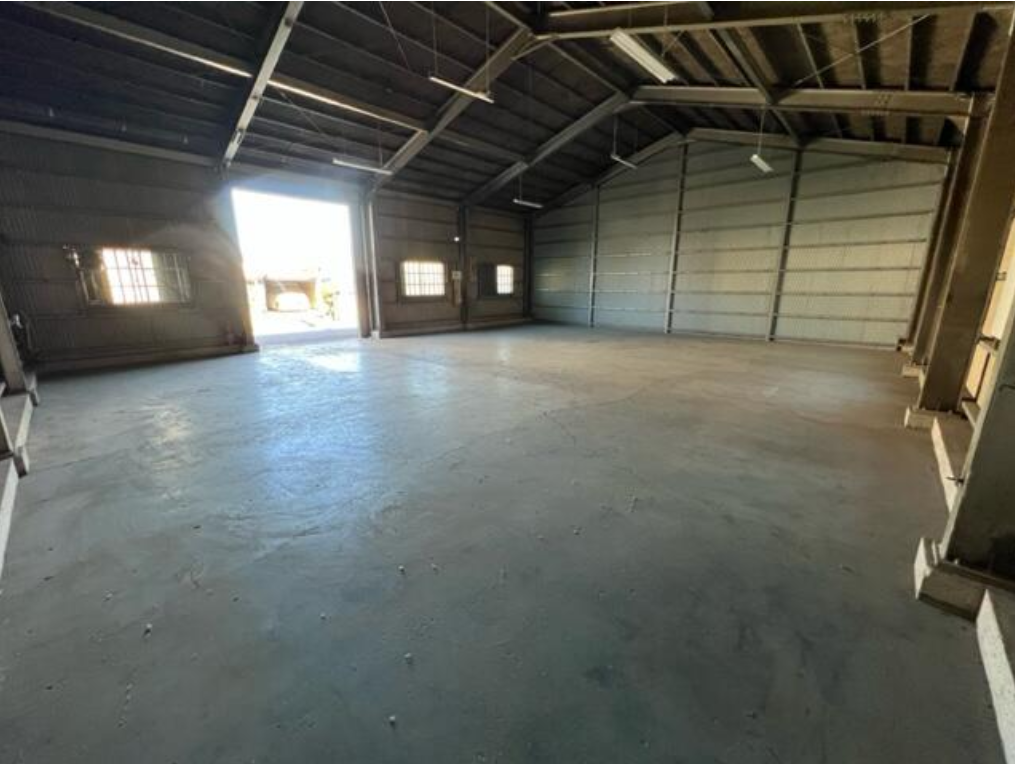 越谷市大字西新井129-2 西新井貸倉庫