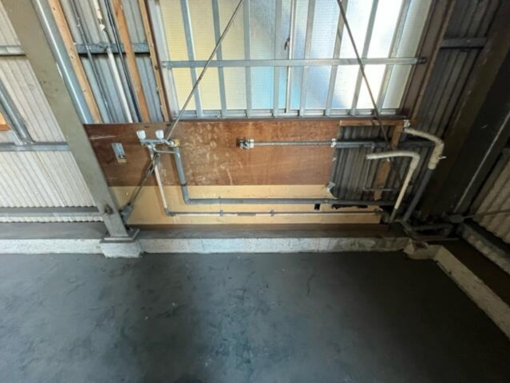 越谷市大字西新井129-2 西新井貸倉庫