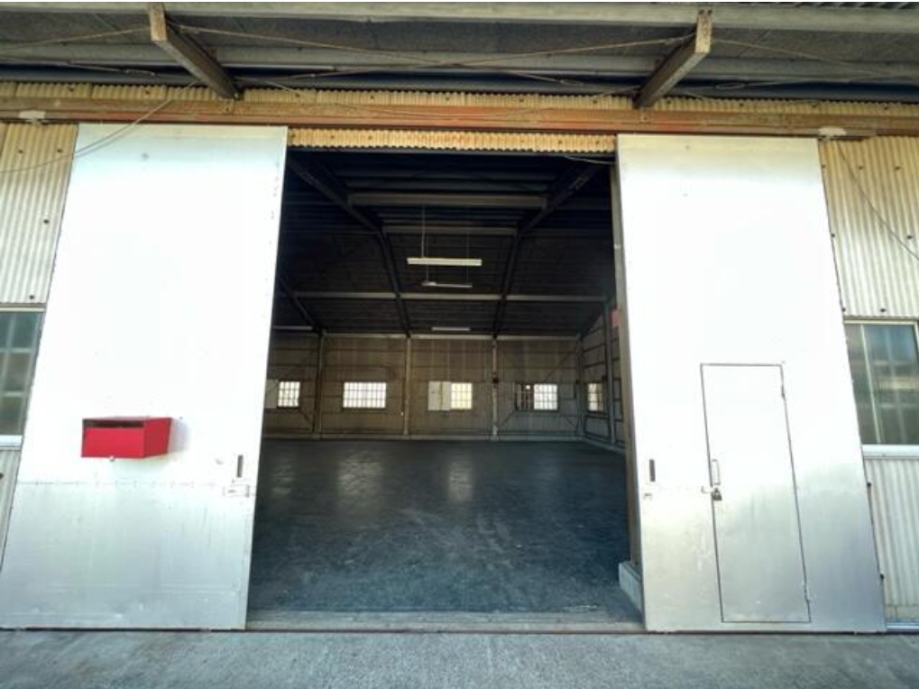 越谷市大字西新井129-2 西新井貸倉庫