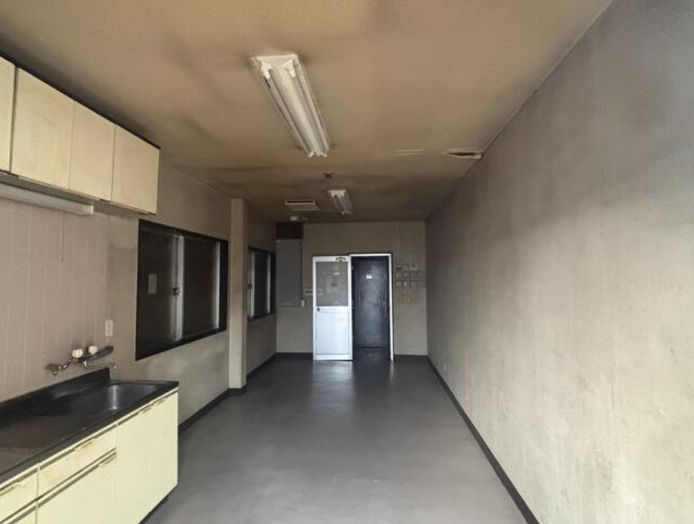 蓮田市関山1-2 蓮田店舗倉庫