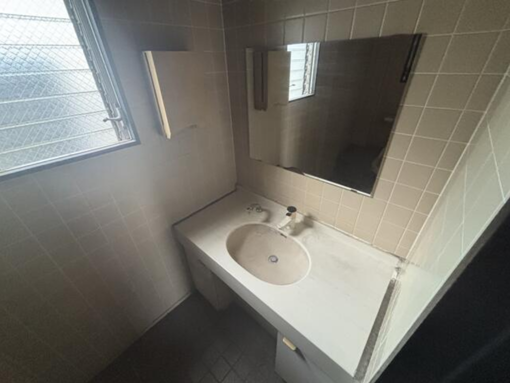 蓮田市関山1-2 蓮田店舗倉庫