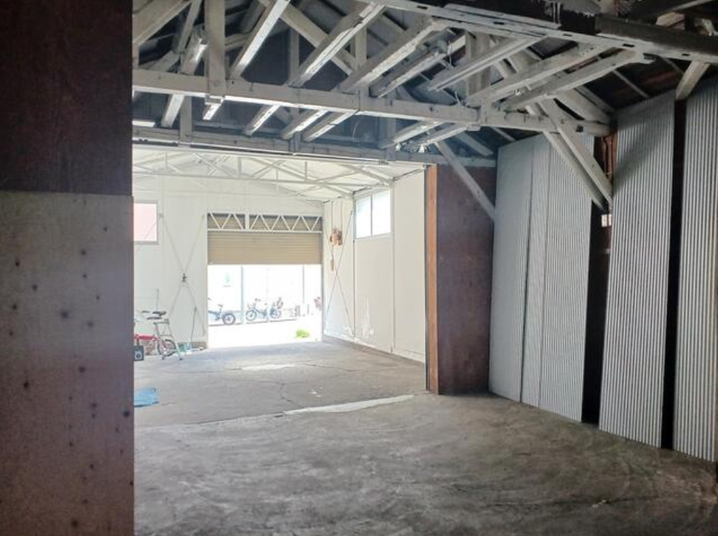 墨田区立川2-13-8 吉田倉庫