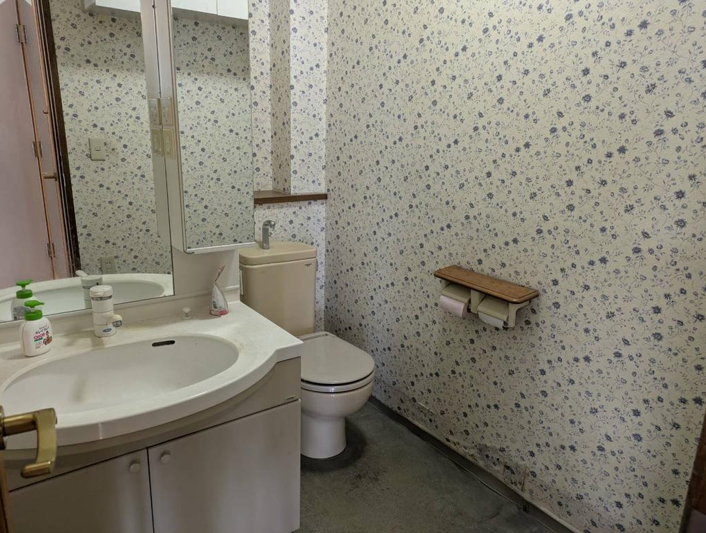 羽村市神明台1-28-15 羽村貸倉庫