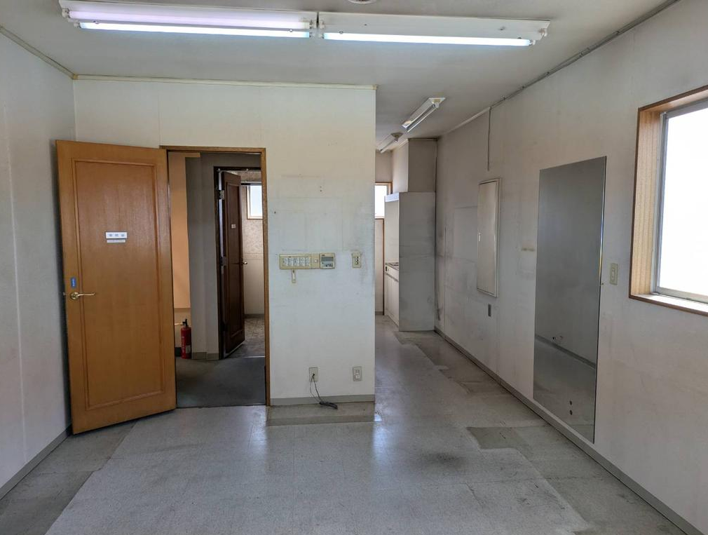 羽村市神明台1-28-15 羽村貸倉庫