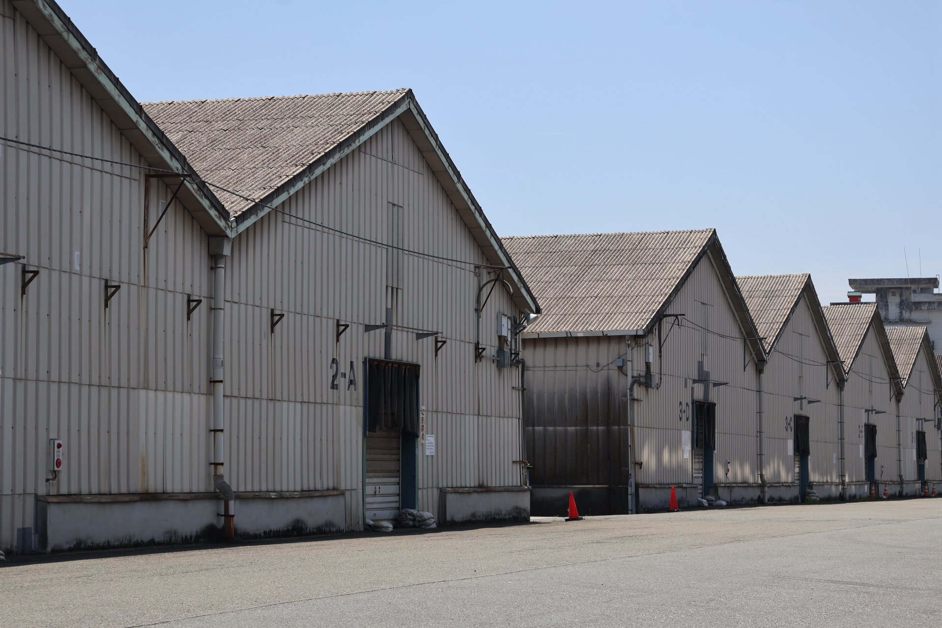 海老名市で倉庫を借りるなら？圏央道ハブ立地の強みと賃料相場【2026年最新版】のサムネイル