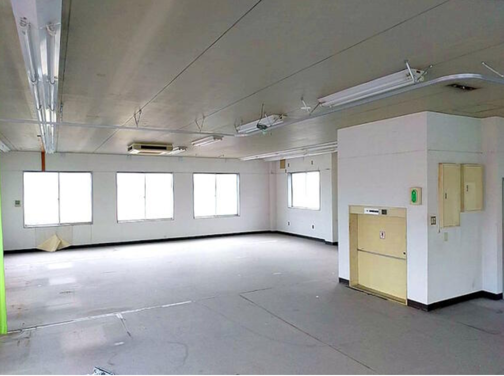 吉川市平沼1-6-13 吉川平沼７４