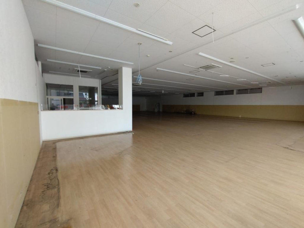 鴻巣市人形1-4-23 人形貸倉庫