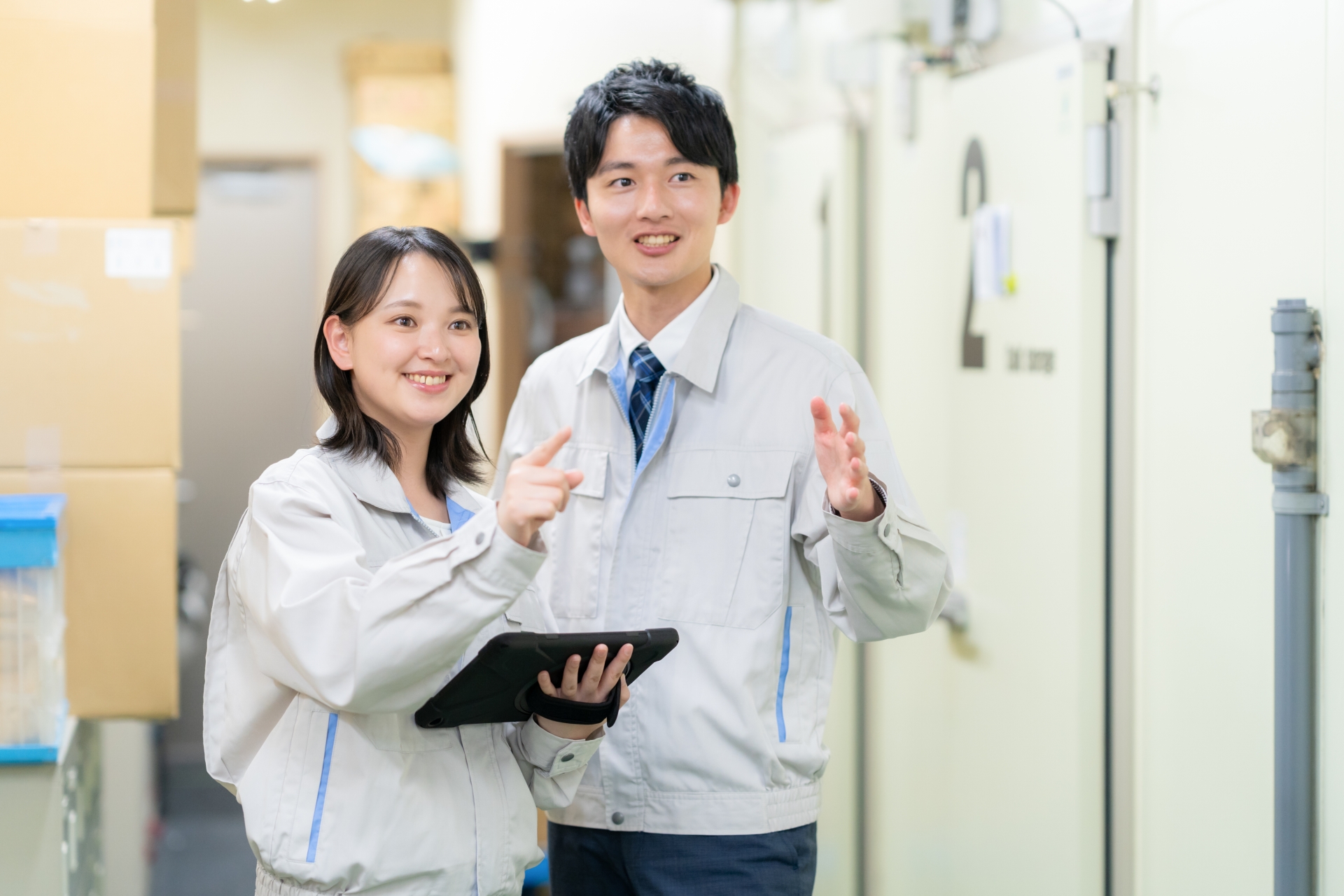 貸倉庫の「床荷重」は足りている?|フォークリフト・重量物設置の計算式とトラブル回避法のサムネイル