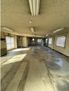 厚木市愛甲東3-15-12 愛甲石田売倉庫