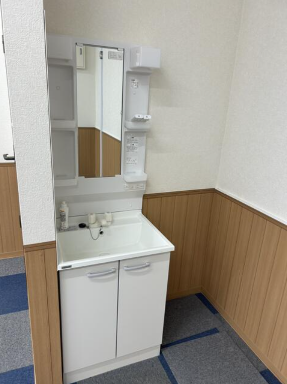 横浜市都筑区牛久保西2-4-8 中川貸倉庫