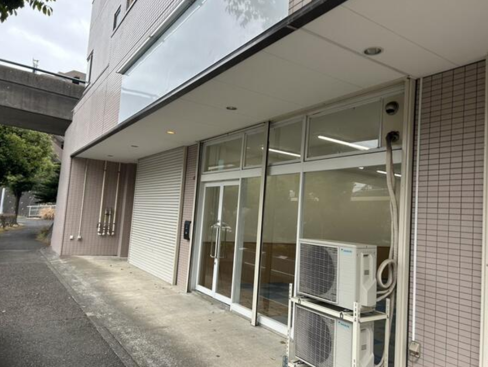 横浜市都筑区牛久保西2-4-8 中川貸倉庫