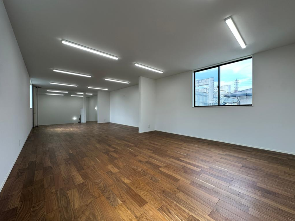 千葉市稲毛区穴川3-13 ⽳川３丁⽬倉庫